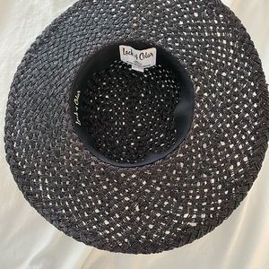 Black straw Lack of Color Hat